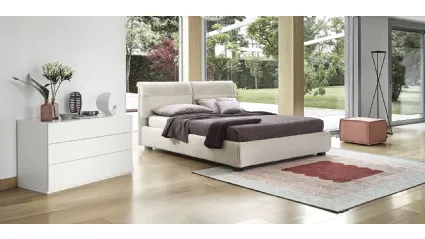 Fabric bed with Austin headboard by Calligaris