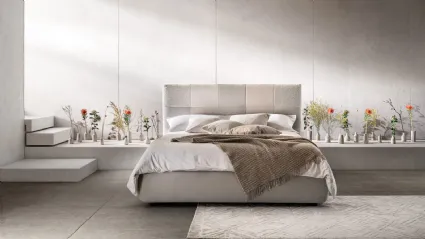 Bed in quilted fabric with Essential headboard by Bside.