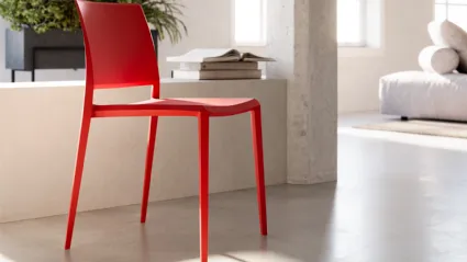 Penta chair in polypropylene by Arredo3.