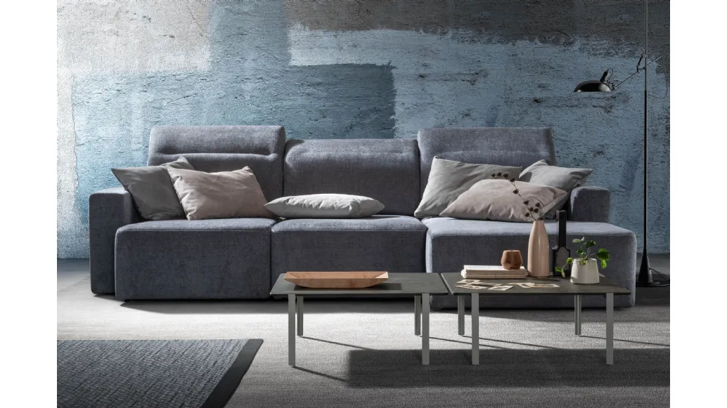 Linear fabric sofa with sliding seats Glide by Samoa