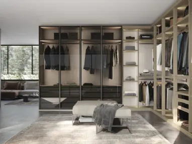 Walk-in wardrobe by Fimar.