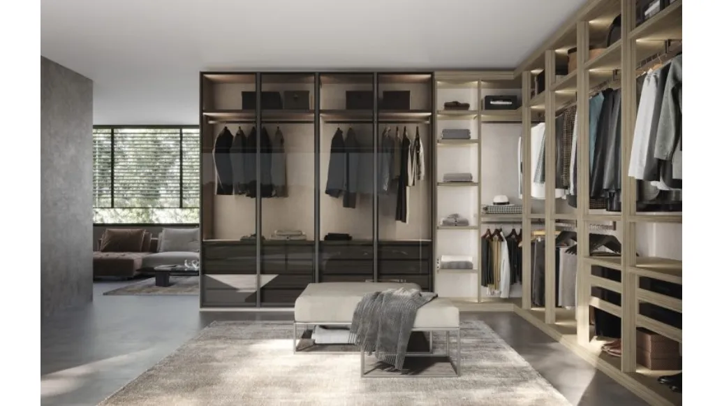 Walk-in wardrobe by Fimar.