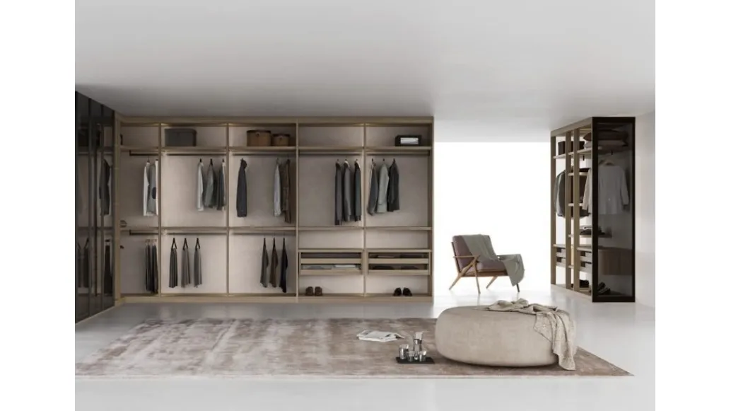 Walk-in wardrobe by Fimar.