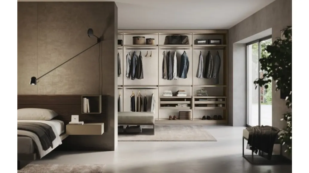 Walk-in closet by Fimar.