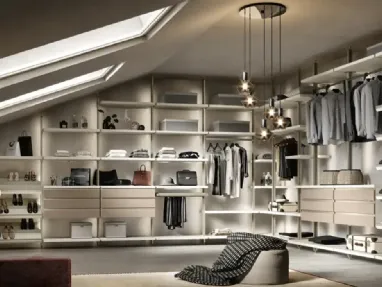 Virgo V323 walk-in closet by Moretti Compact Giorno Notte.