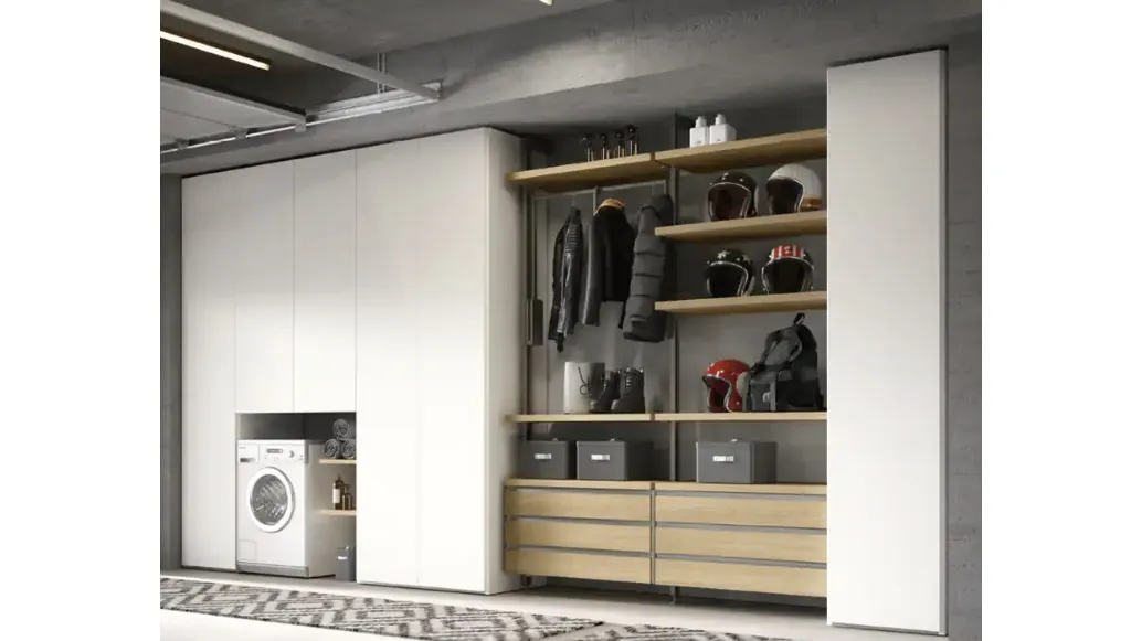 Walk-in closet Virgo V326 between two wardrobes with swinging doors by Moretti Compact Giorno Notte.