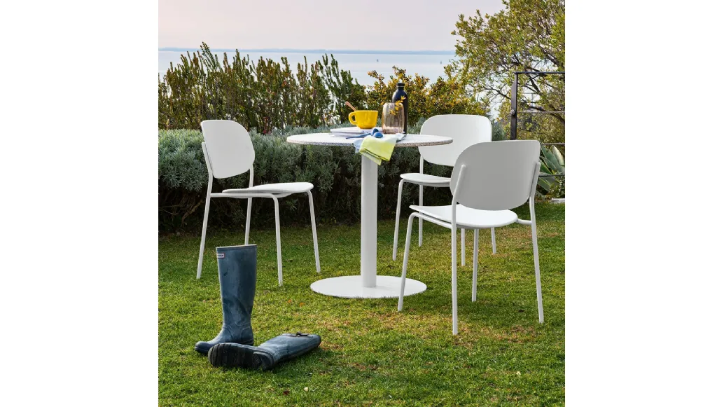 Chair Yo! in polypropylene by Connubia Outdoor.